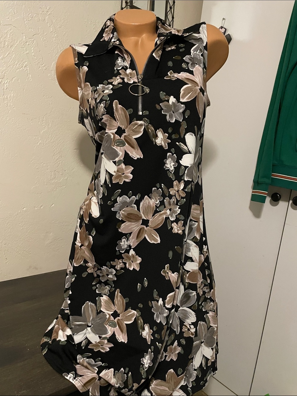 Cocomo Sleeveless Black Floral Zip-Front Women's Dress Medium